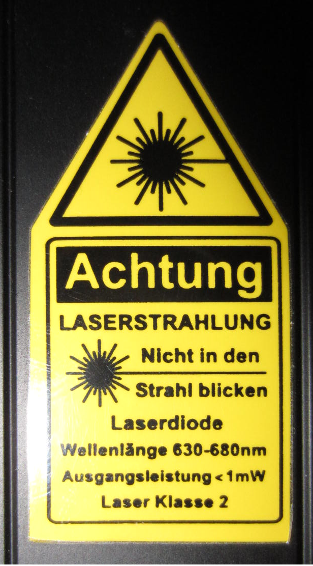 Beispielfoto eines Laserwarnschilds bei einem Laser der Klasse 2